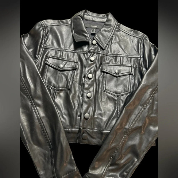 🖤 Faux Leather Crop Jacket (Forever 21) and matching faux leather pants, size L - Picture 3 of 6